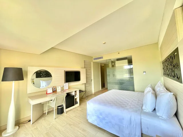 غرفة غراند ديلوكس بإطلالة على المدينة، Anathera Resort Kuta 3/6
