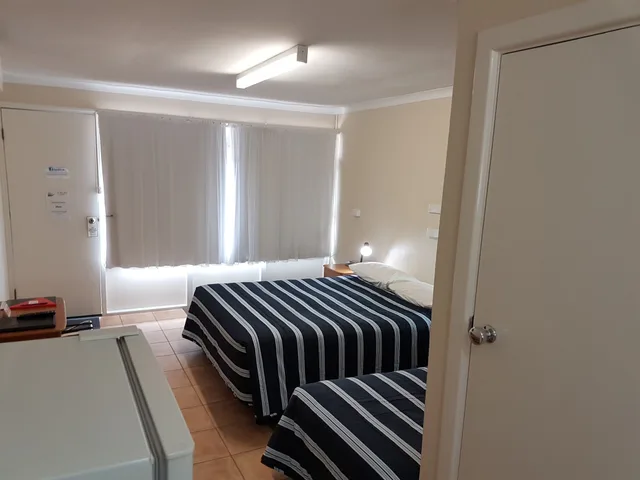 Plus, Classic, Studio, 1 Queen and 1 Single Bed, Emu Point Motel 4/5
