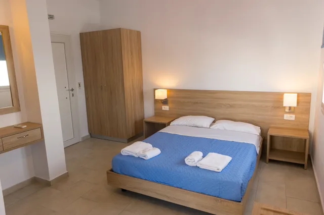 استوديو بسرير مزدوج وسرير فردي بإطلالة على البحر، Socrates Apartments &amp; Restaurant 1/7