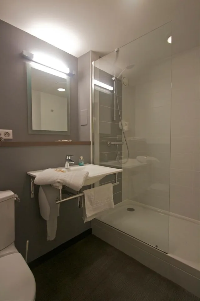 غرفة قياسية بسرير مزدوج، Brit Hotel Le Kerotel 3/4