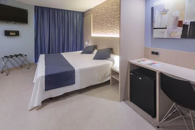 Room, Twin Beds, Lateral Side Sea View, GHT S Agaro Mar 3/10