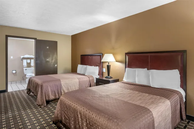 غرفة بسريرين مزدوجين، SureStay Hotel by Best Western Summersville 3/8