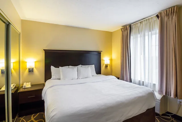 Suite, King Bed, Sofa, Accessible, MainStay Suites Fargo - I-94 Medical Center 3/6