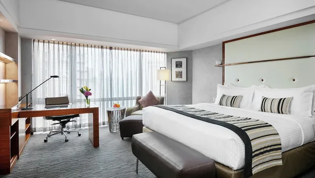 غرفة كلاسيكية بسرير كينج بإطلالة على المدينة في طابق مرتفع، Intercontinental Shanghai Pudong 1/6