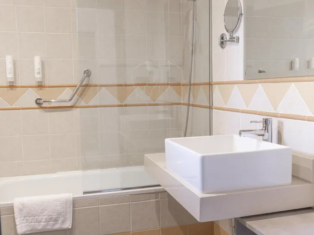 غرفة بسريرين، Hotel Plaza del Castillo 8/10