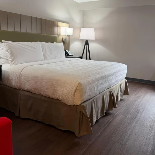 غرفة بسرير كينج بحوض استحمام، Wingate by Wyndham Jacksonville FL 3/4