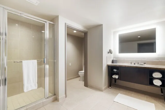 جناح بسرير كينج بإطلالة على المسبح، Pala Casino Spa And Resort 2/2