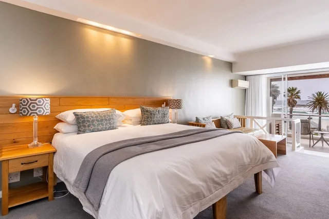 غرفة بريميير بسرير مزدوج أو سريرين منفصلين بإطلالة على البحر، The Bay Hotel 3/6