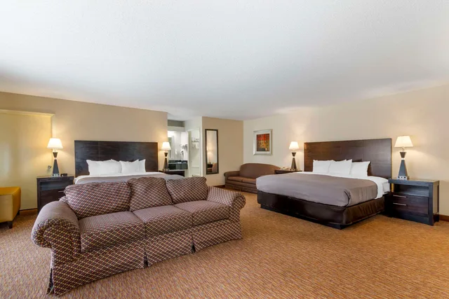 Upgrade, Efficiency, Suite, 2 King Beds، Quality Inn Cordele 2/3