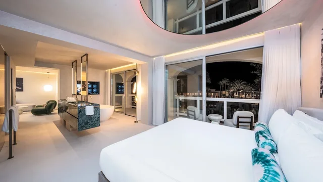 جناح بسرير كينج بإطلالة على المسبح، Destino Five Ibiza -5-Star Grand Luxe Resort 1/4
