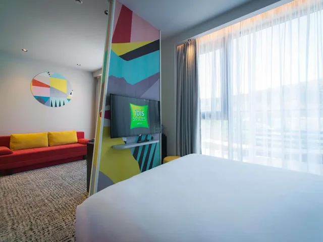 جناح بسرير مزدوج مع أريكة، Ibis Styles Tbilisi Center 5/10