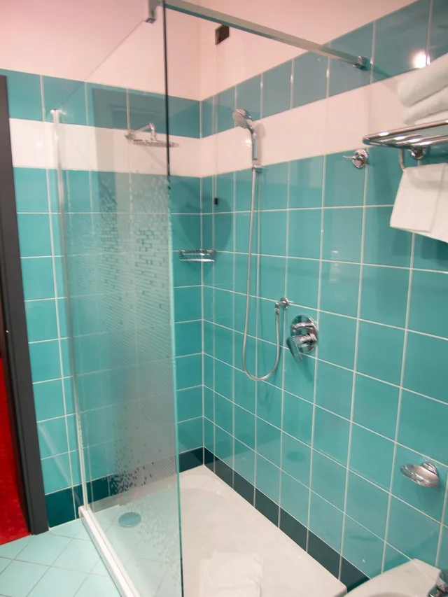 جناح جونيور، Hotel Tessarin 5/5