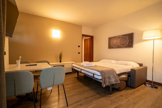 جناح فاخر بسرير كينج مع أريكة، Hotel Gardenia 5/10