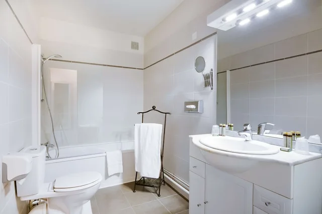 غرفة سوبيريور بسرير كينج بإطلالة على المدينة، Hotel Le Maxime, BW Signature Collection 4/4