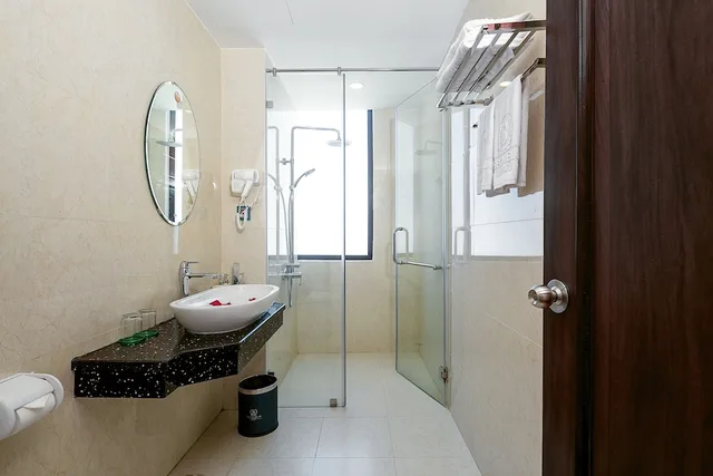 غرفة ثلاثية بسرير كوين وسرير فردي، Sepon Blue Hotel 4/4