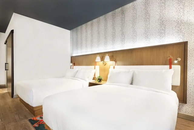 غرفة بسريرين كوين في طابق مرتفع، Hyatt Centric Downtown Denver 1/7