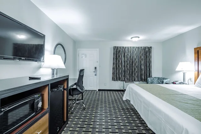 غرفة بسرير كوين، Travelodge by Wyndham Jackson North 5/6