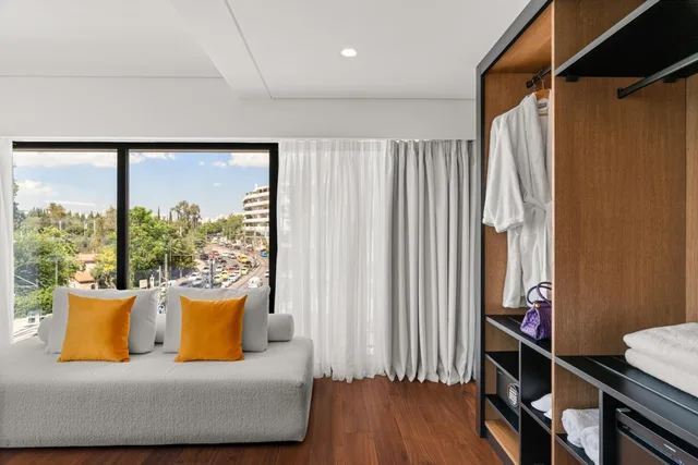 جناح جونيور بسرير كوين، The Athenaeum Luxury Experience Hotel 3/5