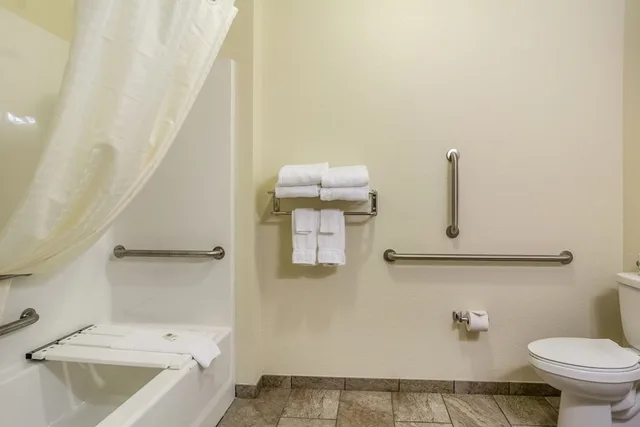 غرفة بسريرين كوين لذوي الإعاقة، Cobblestone Inn & Suites - Fairfield Bay 3/5