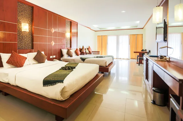 غرفة عائلية بسريرين مزدوجين بشرفة، LANTA CASUARINA BEACH RESORT 1/5