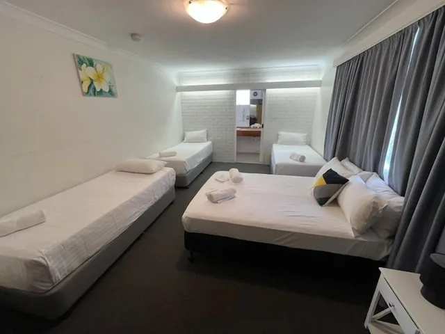Deluxe, Family, 1 Double and 3 Single Beds، Hunter Valley Motel 2/6