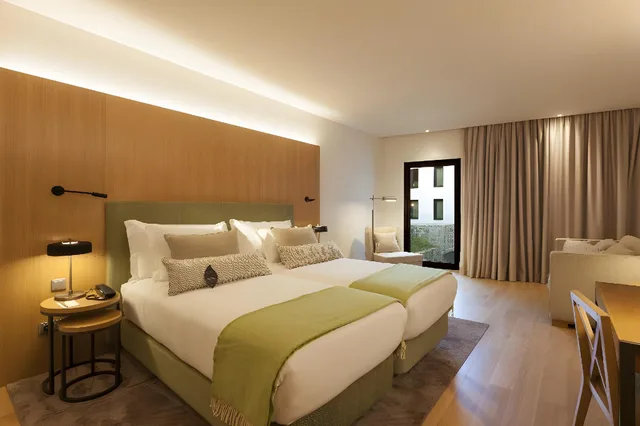غرفة كلاسيكية عائلية، NEYA Porto Hotel 2/2