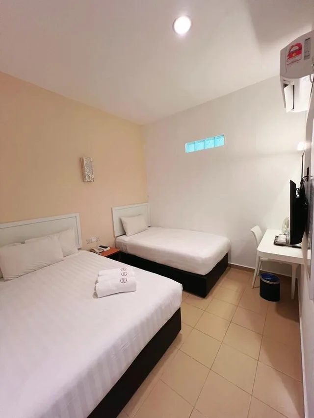 Room, Triple, 1 Queen and 1 Single Bed, No Window، My Hotel Bukit Mertajam 1/6