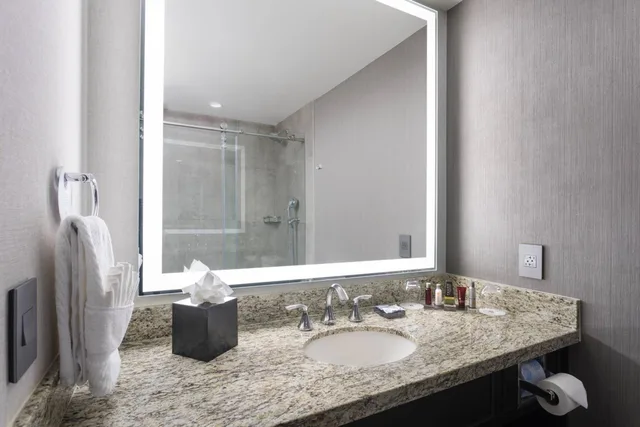 جناح بسريرين كوين بشرفة، Santa Ynez Valley Marriott 6/6