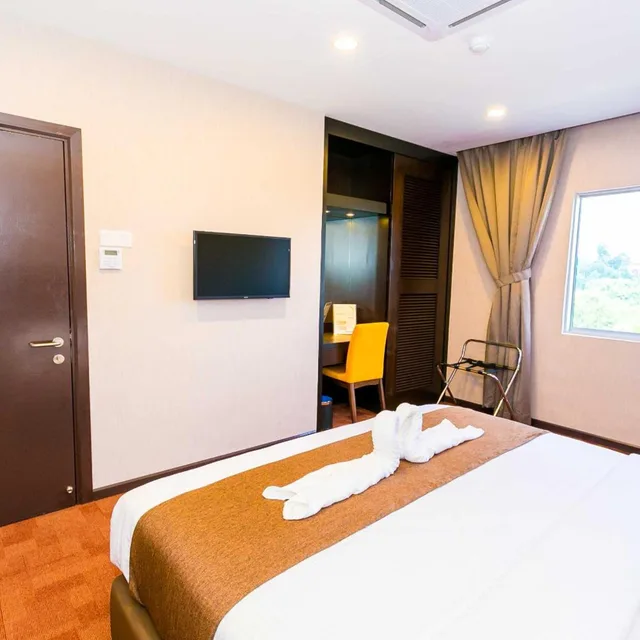 Suite, Lake View, Icon Hotel 4/4