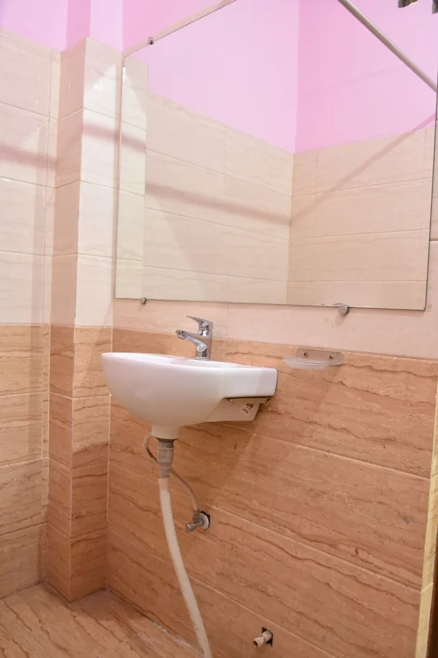غرفة ديلوكس بسرير مزدوج، Hotel Sarweshwary 6/6