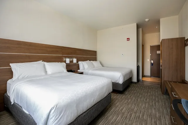 غرفة قياسية بسريرين كوين، Holiday Inn Express Lethbridge Southeast 1/3
