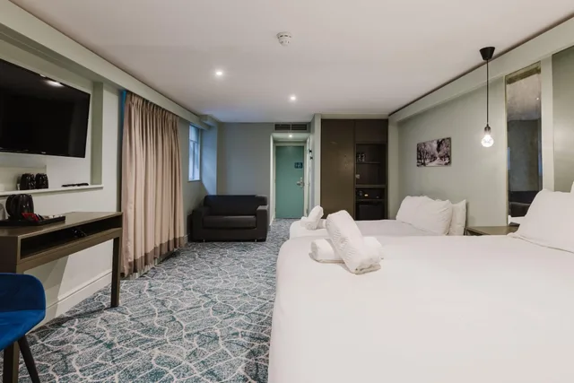 جناح سوبيريور، Signature Townhouse Hyde Park 8/10