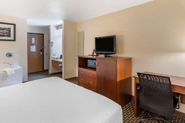 غرفة بسرير كينج، Quality Inn & Suites Steamboat Springs 2/5