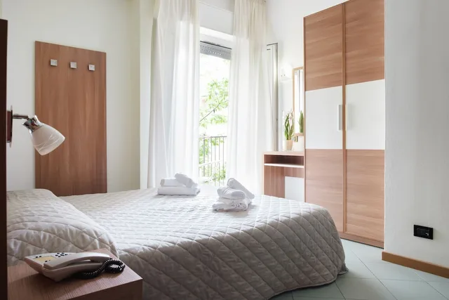 Room, Quadruple, Double and Twin Beds, St Pierre 1/8