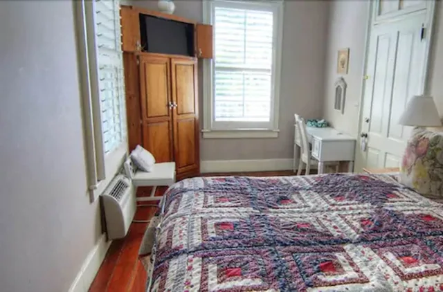 Standard, Queen Bed, Florida House Inn 3/3