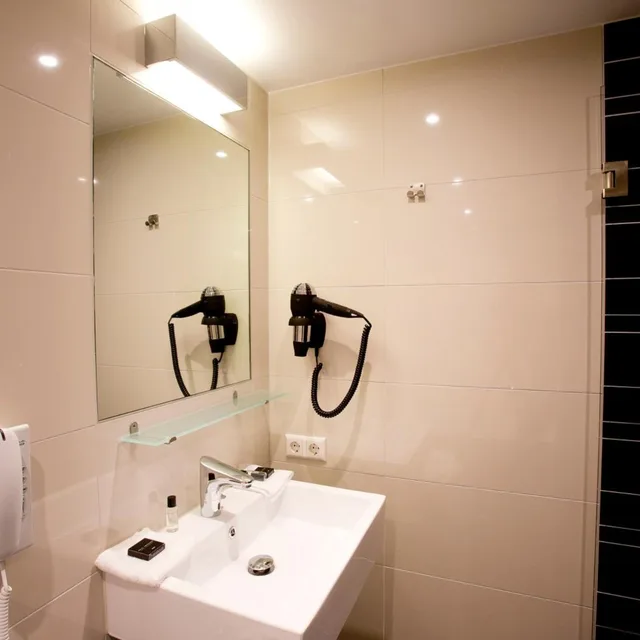 غرفة ديلوكس صغيرة بسريرين منفصلين، Royal Amsterdam Hotel 4/7