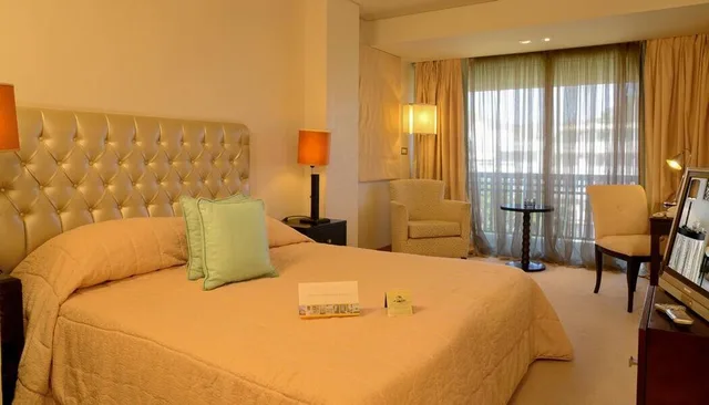 غرفة كومفورت بسرير كينج بإطلالة على المدينة، Plaza Resort Hotel 3/6