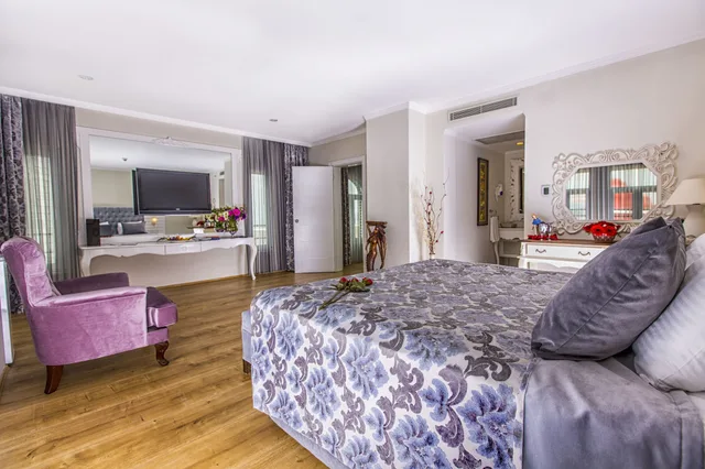 غرفة فاخرة بسرير مزدوج وسريرين منفصلين بغرفتي نوم، Orange County Kemer 3/8