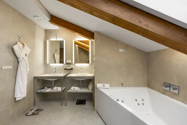 غرفة جونيور بسرير كينج بشرفة، Il Boscareto Resort Spa 9/10