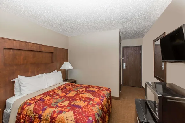 جناح استوديو بزنس بسرير كينج، Days Inn By Wyndham Pierre 4/7