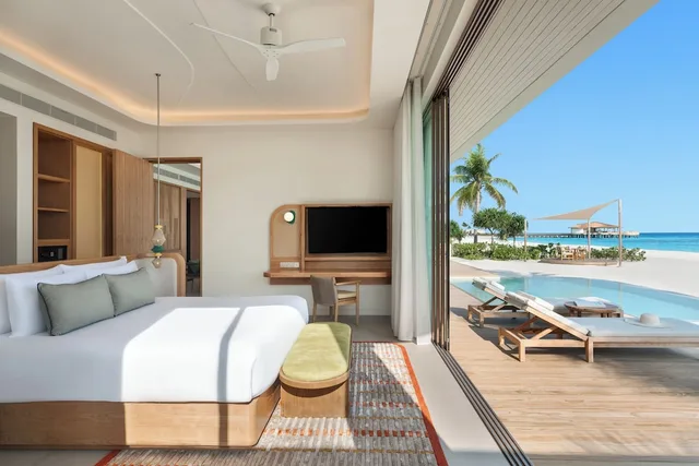 1 Bedroom, Beach Pool, Sunrise, Villa, King Bed، Centara Grand Lagoon Maldives 2/6