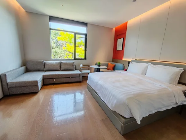 غرفة ديلوكس رباعية بسرير كوين مع أريكة، SSAW Garden Hotel Beijing 2/4