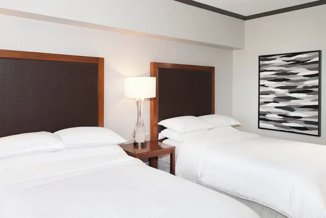 Deluxe, 2 Double Beds, Bay View، Sheraton Anchorage Hotel 2/4