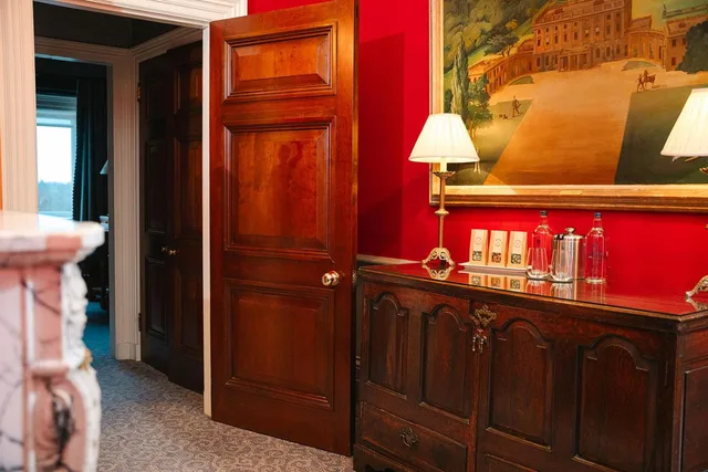 جناح فاخر، Cliveden 6/9