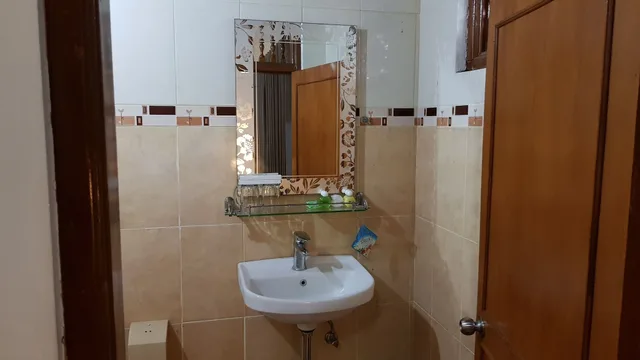غرفة عائلية بسريرين كوين مع أريكة، Kusnadi Hotel 6/6