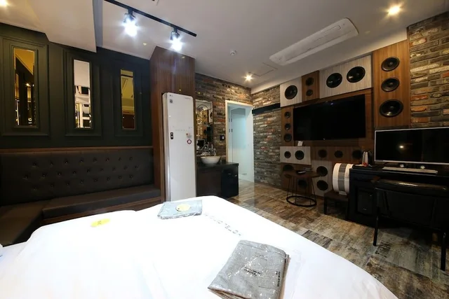 Superior, Queen Bed, Hotel Yeogiuhtte Gwangju Ha Nam 4/6