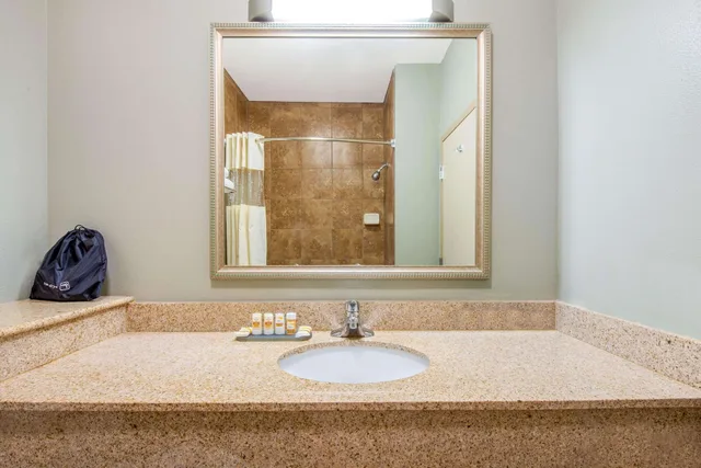 جناح ديلوكس بسرير كينج، La Quinta Inn Suites Glen Rose 3/3