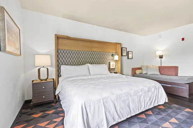 غرفة قياسية بسرير كوين، Holiday Inn St. Petersburg West 9/10