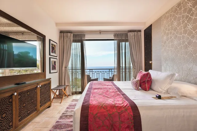 غرفة بريميوم بسرير مزدوج بإطلالة على البحر بشرفة، Miramar Beach Hotel 2/5