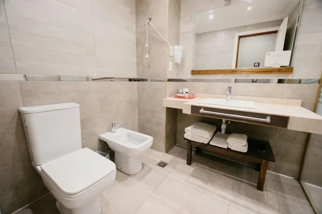 غرفة قياسية ثلاثية بسرير مزدوج وسرير فردي، Chalten Suites Hotel 10/10